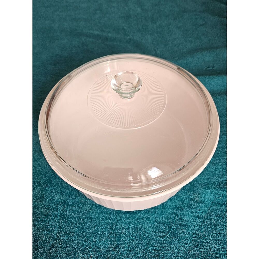 Corningware French White Ribbed Casserole with Clear Glass Lid 2.5 Liter - Picture 3 of 5